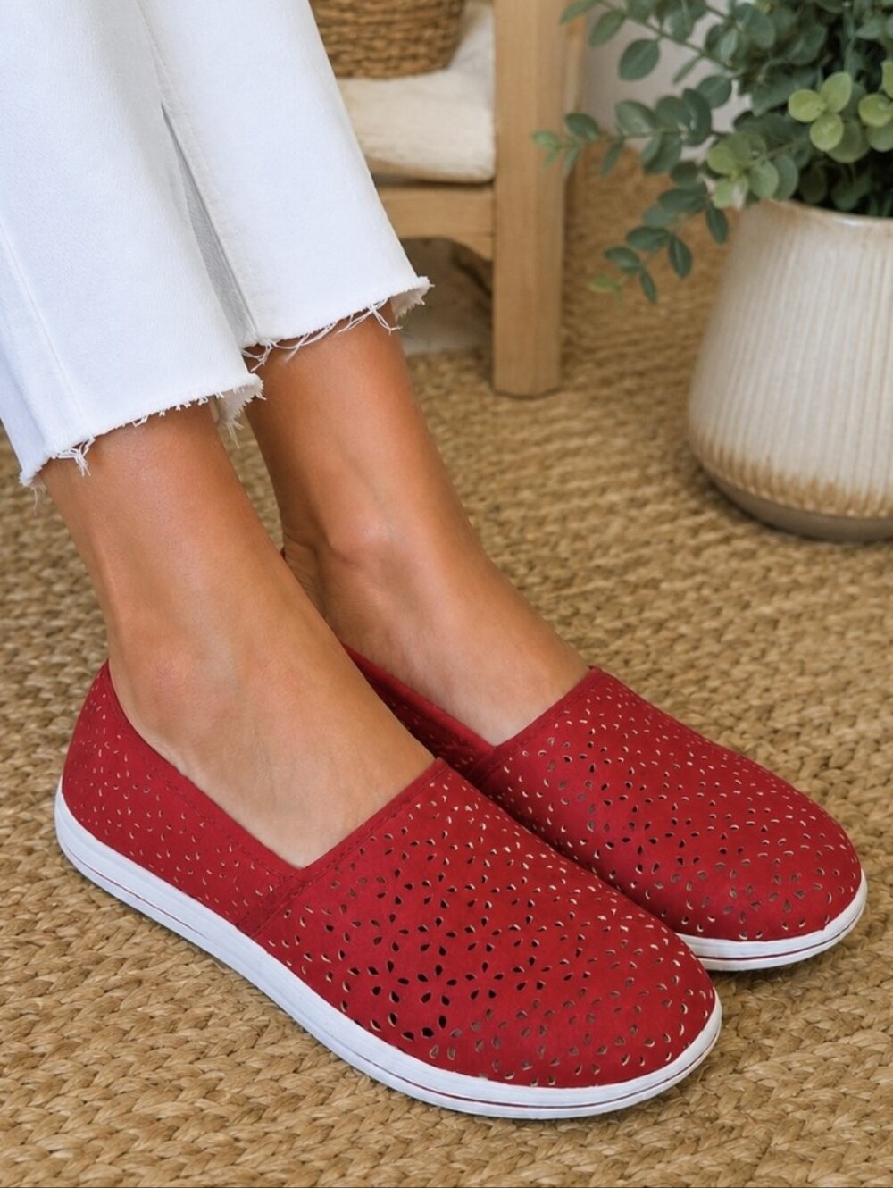 Clarks Breeze Emily Flats Red Perforated Slip-On Comfort Shoe Lightweight Sz 8.5